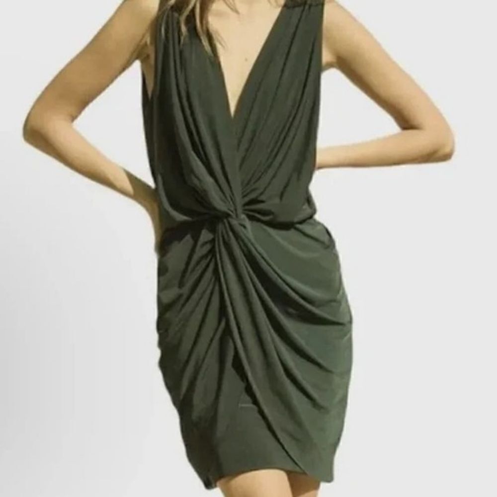 Misa LA Sleeveless V-Neck Cocktail Holiday Party Formal Mini Dress Medium, Green